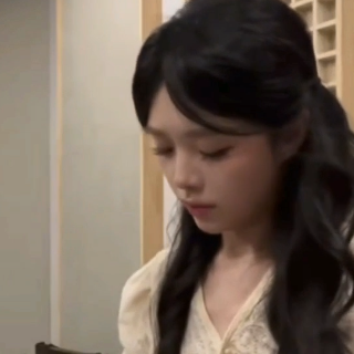 李娇娇   正在表演...