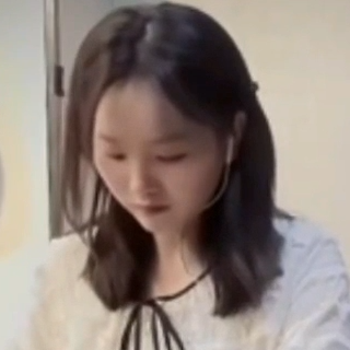黄健琪   正在表演...